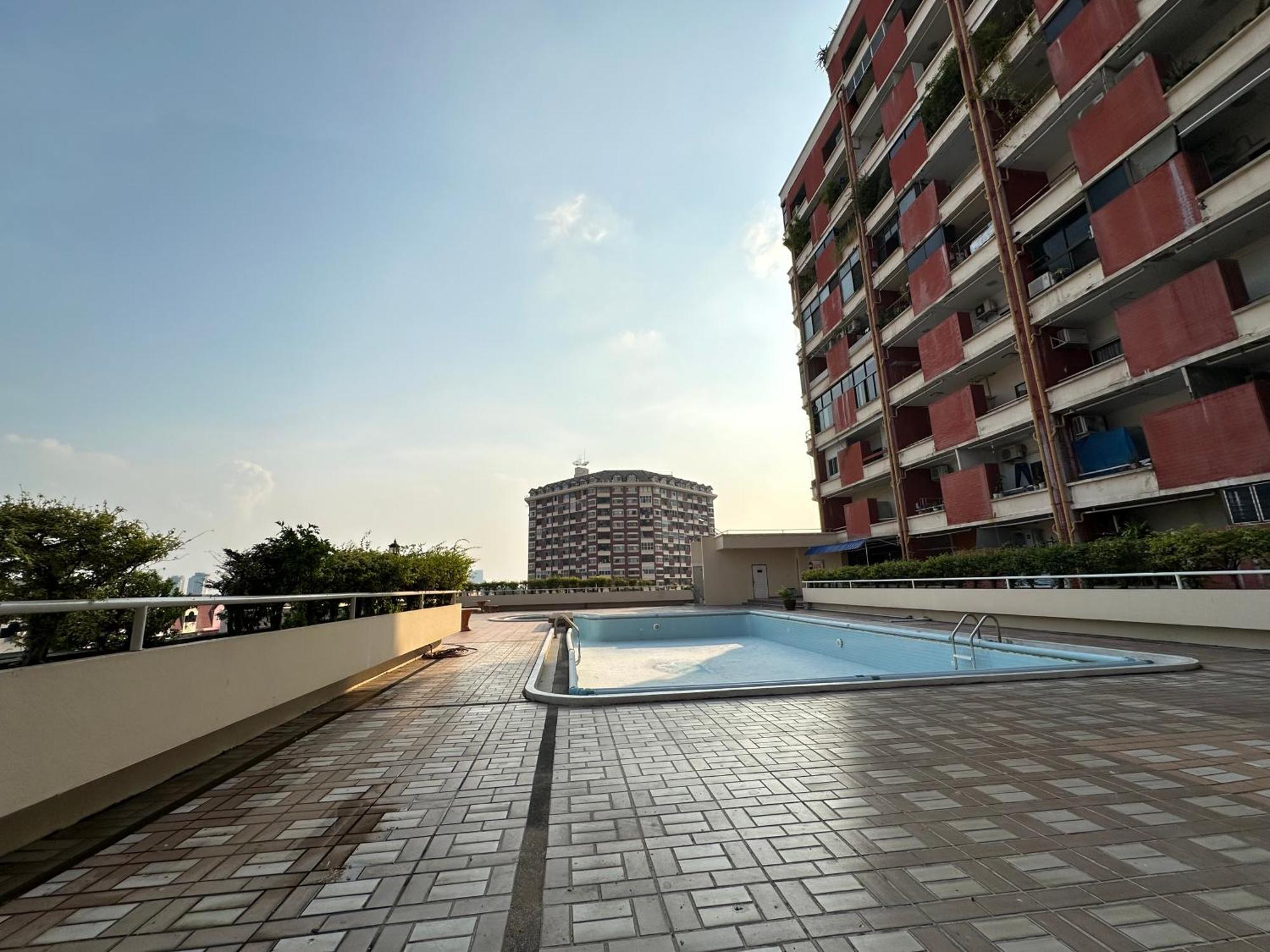 Country Complex Bangna Lejlighedshotel Bangkok Eksteriør billede