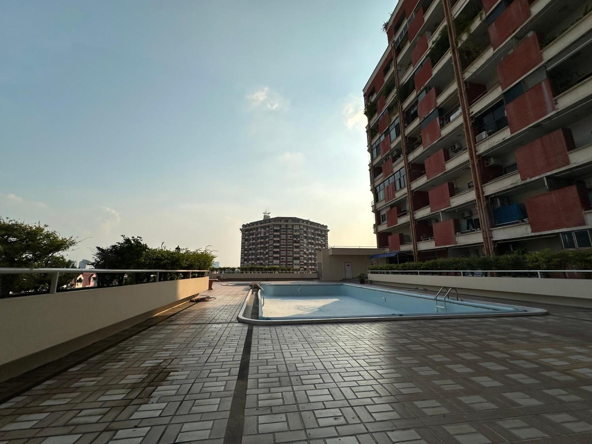 Country Complex Bangna Lejlighedshotel Bangkok Eksteriør billede